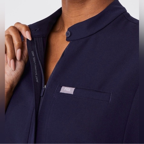 Figs Women's Navy Montex Scrub Top Large - Picture 8 of 14